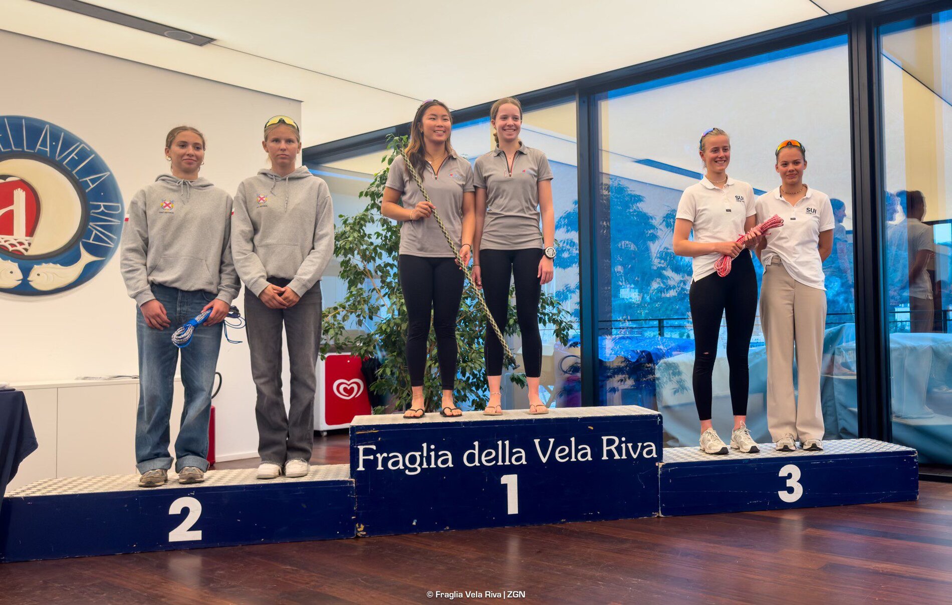 Tiffany 和Emily在女子U17組別奪得第一名